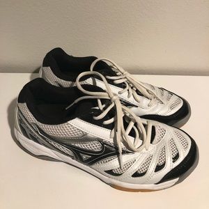 Women’s Mizuno Wave Rally 5 volleyball shoes